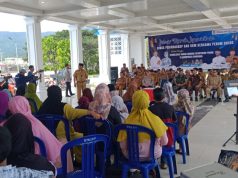 Pj Bupati Bombana H Burhanuddin Pada Saat Membuka Dengan Resmi Kegiatan Pasar Murah Ramadhan di Eks MTQ/RTH Kab. Bombana Selasa (18/4/2023).