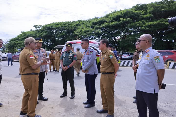 Bupati Bombana Saat Melaunching Program Angkutan Umum Mudik Gratis Jelang Lebaran.