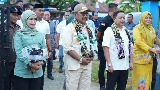 Bupati dan Wakil Bupati Bombana Tinjau Langsung Warga Terdampak Bencana Sekaligus Berikan Bantuan
