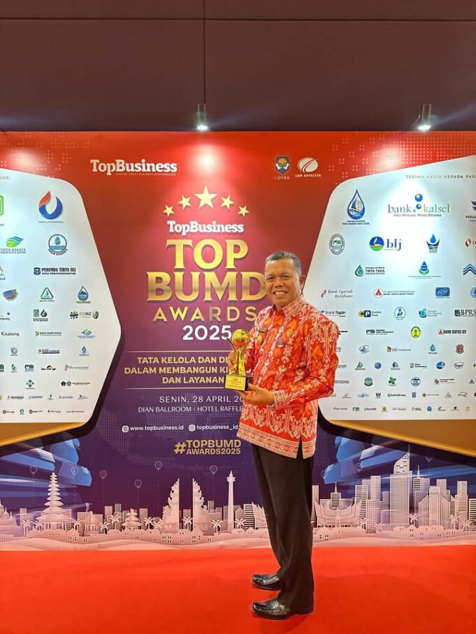 Masih Dalam Fase Program 100 Hari Kerja, Bupati Bombana Justru Dapat Penghaargaan TOP Pembina BUMD 2025