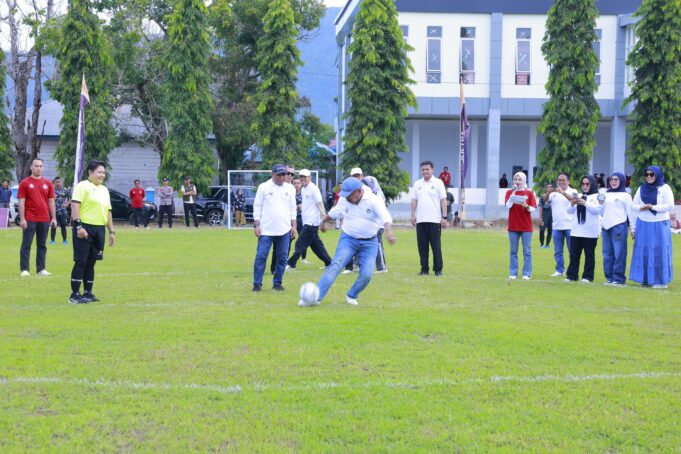 Buka Turnamen Sepak Bola Mini, Bupati Bombana Yakin Akan Lahir Atlit Handal