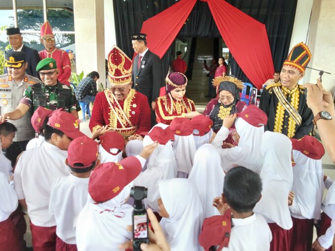 Bupati Bombana Bacakan Pidato Sambutan Menteri Pendidikan Dasar dan Menengah RI